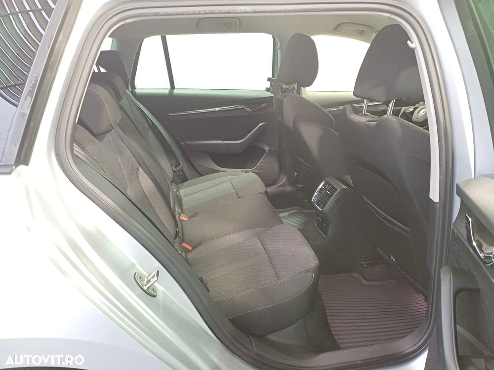 Skoda Octavia 2.0 TDI DSG Style - 29