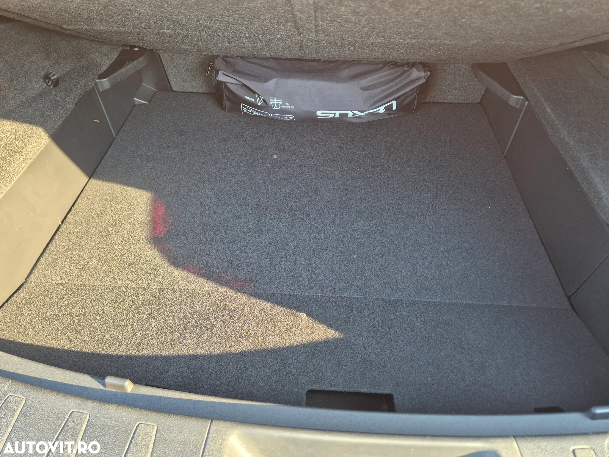 Lexus UX 250h FWD Business - 23