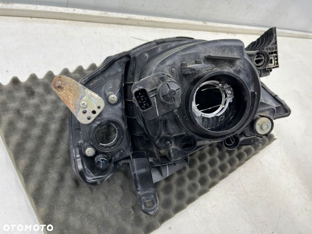 Lampa reflektor Mitsubishi L200 KA KB 05-10r. PRAWA przednia H4 oryginalna prawy przód EU 8301b462 - 14