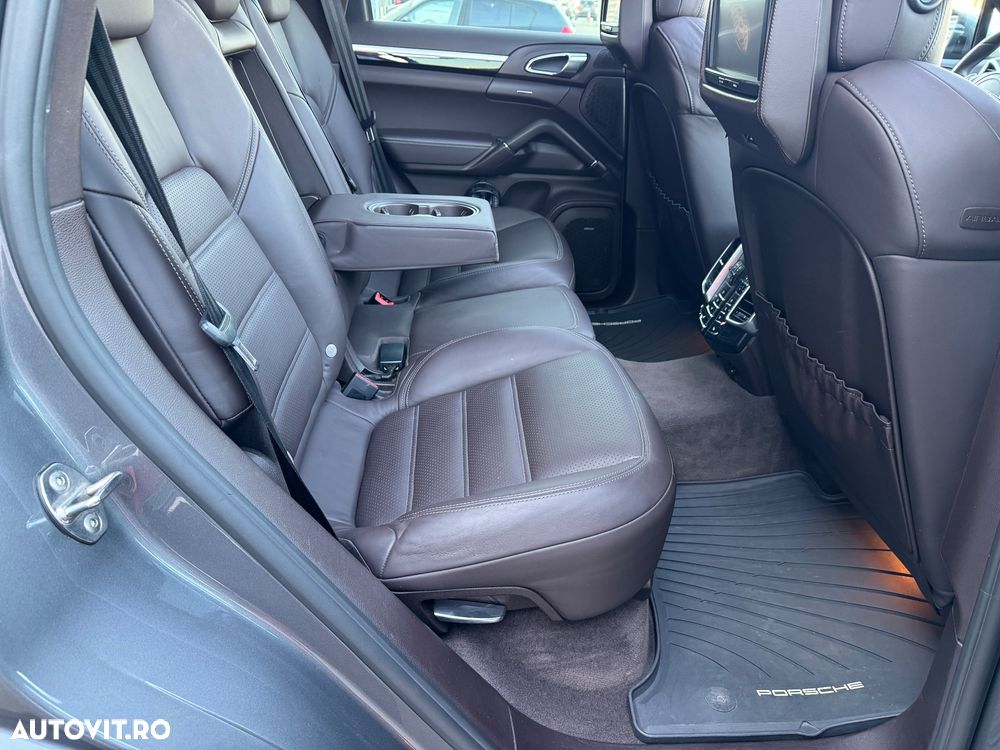 Porsche Cayenne Tiptronic S - 17