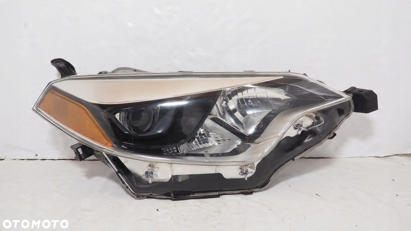 Toyota Corolla E17 USA lampa Led prawa przód 947449-33 - 2