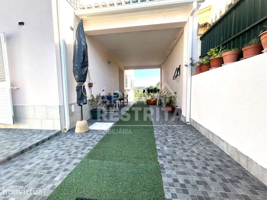 Quinta do Conde- Moradia Geminada T3+1 em Excelente Estado Conservação - Grande imagem: 4/46