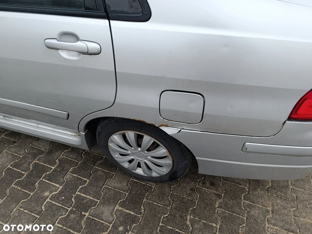 Suzuki Liana 1.6 - 6