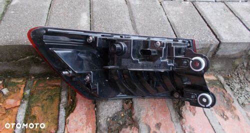 AUDI A4 B9 KOMBI LIFT LAMPA PRAWA LED 8W9945070AA - 2