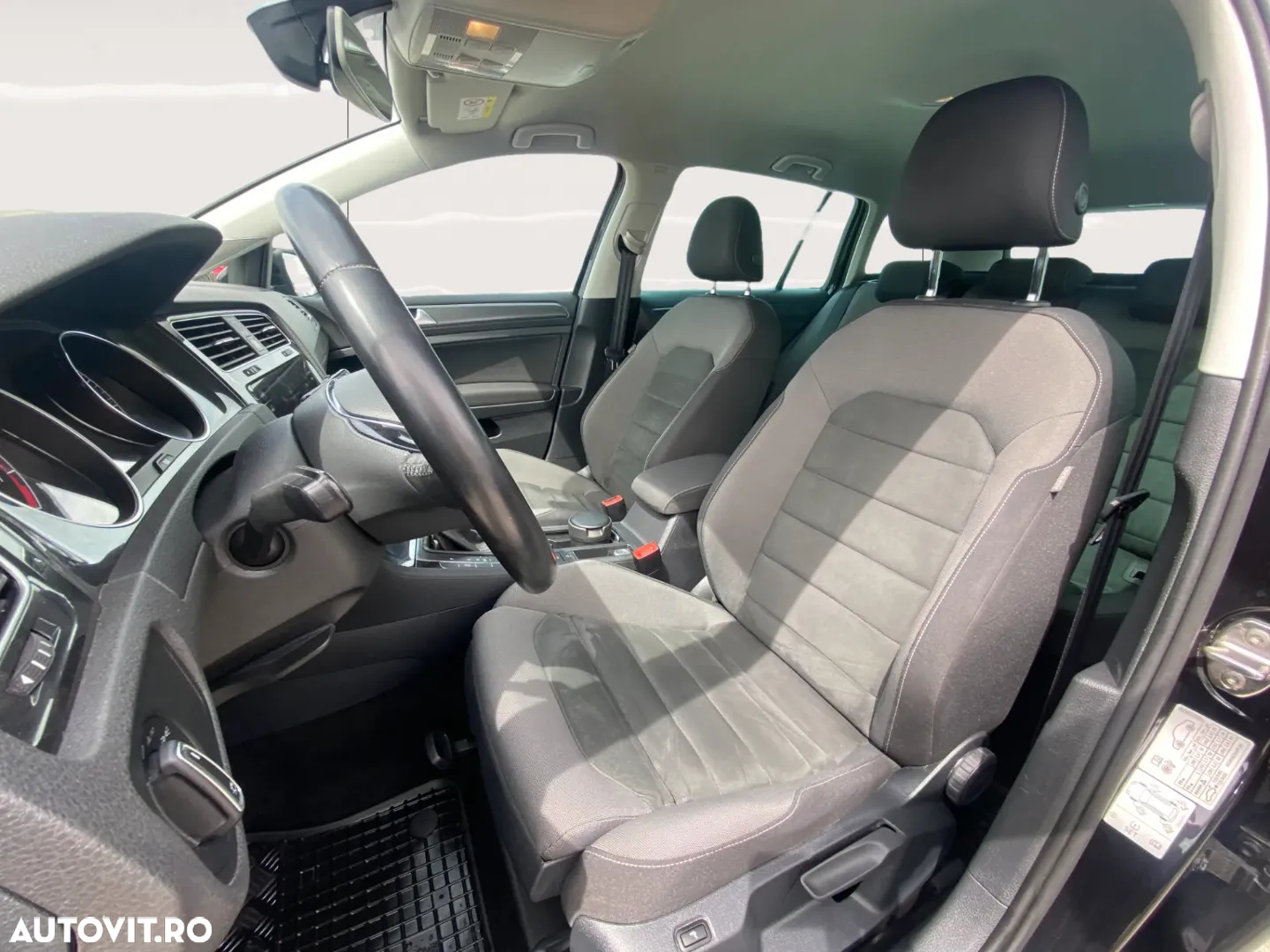 Volkswagen Golf - 5