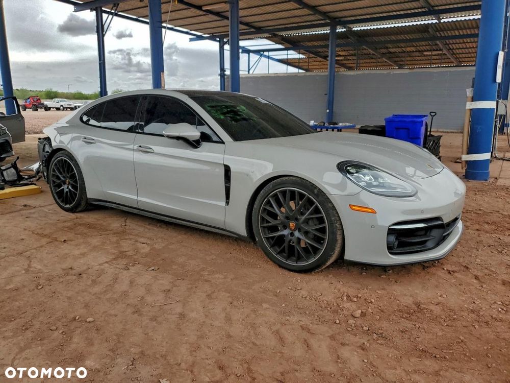 Porsche Panamera 4 - 5