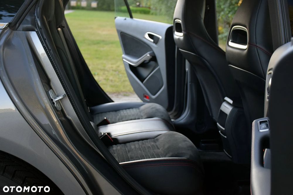 Mercedes-Benz CLA 200 7G-DCT UrbanStyle Edition - 16