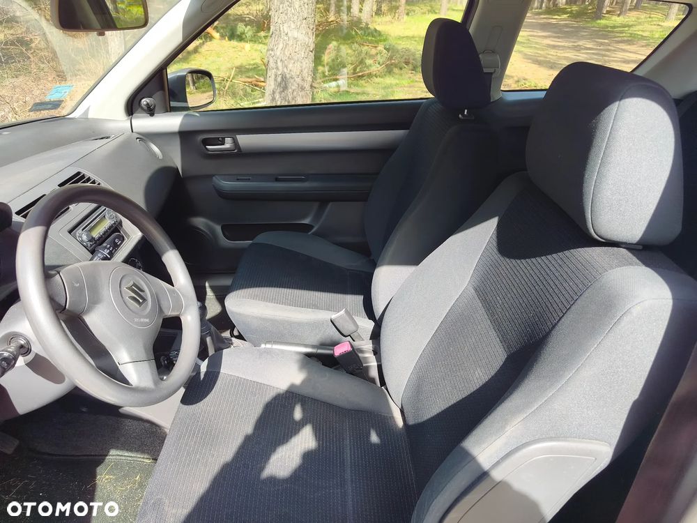 Suzuki Swift - 7