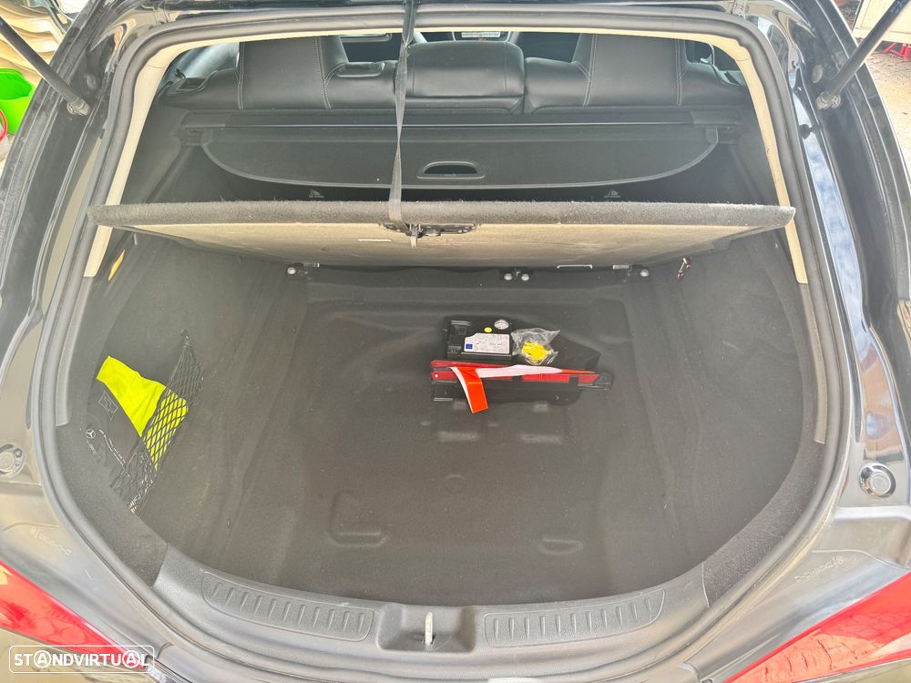 Mercedes-Benz CLA 180 d Shooting Brake Urban - 13