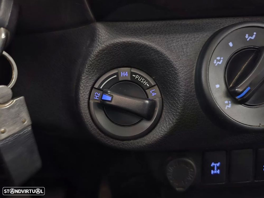 Toyota Hilux 2.4 D-4D 4WD CD CM - 32