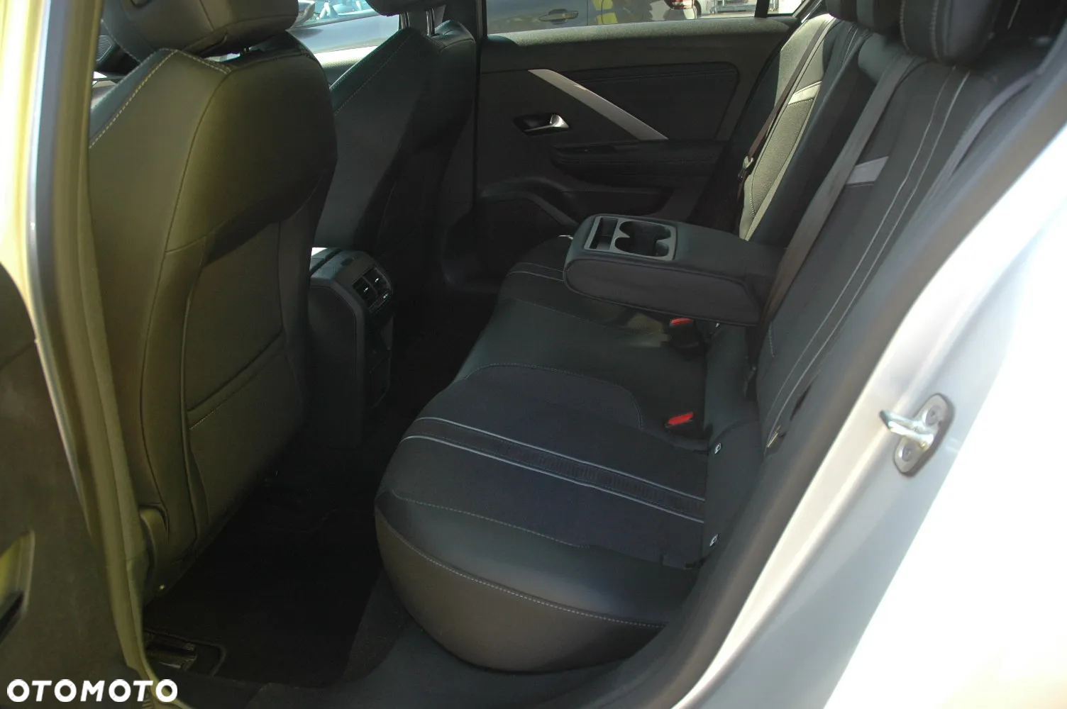 Opel Astra VI 1.2 T GS S&S - 14