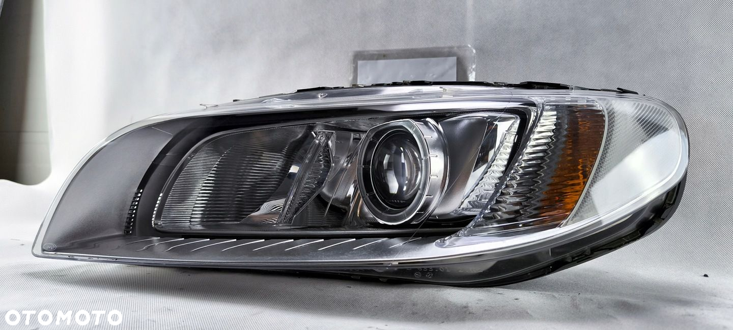 VOLVO V70 XC70 S80 2013- XENON PRAWY REFLEKTOR LAMPA 31420013 - 2