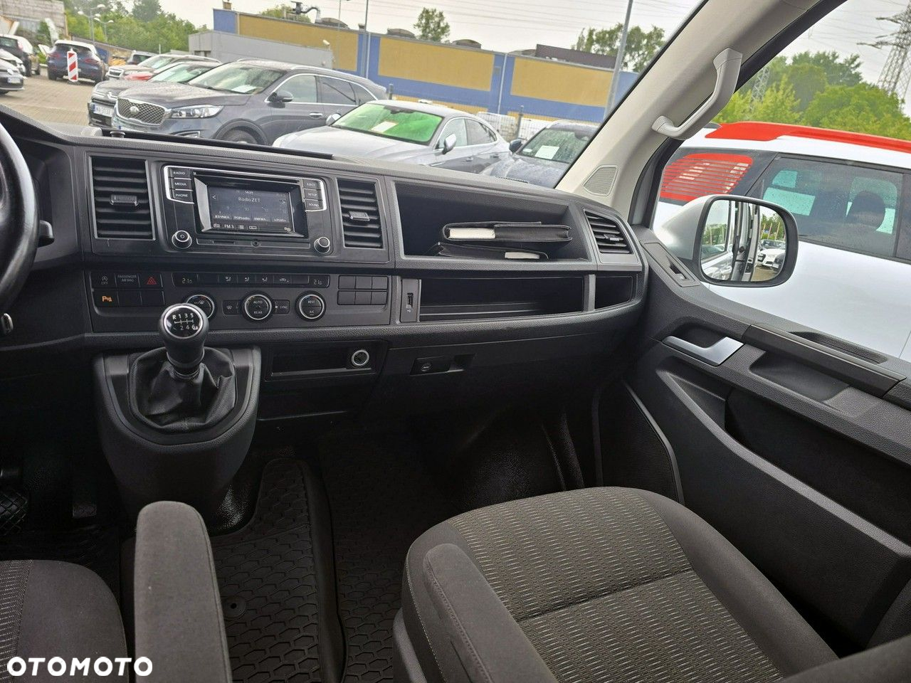 Volkswagen Caravelle - 25