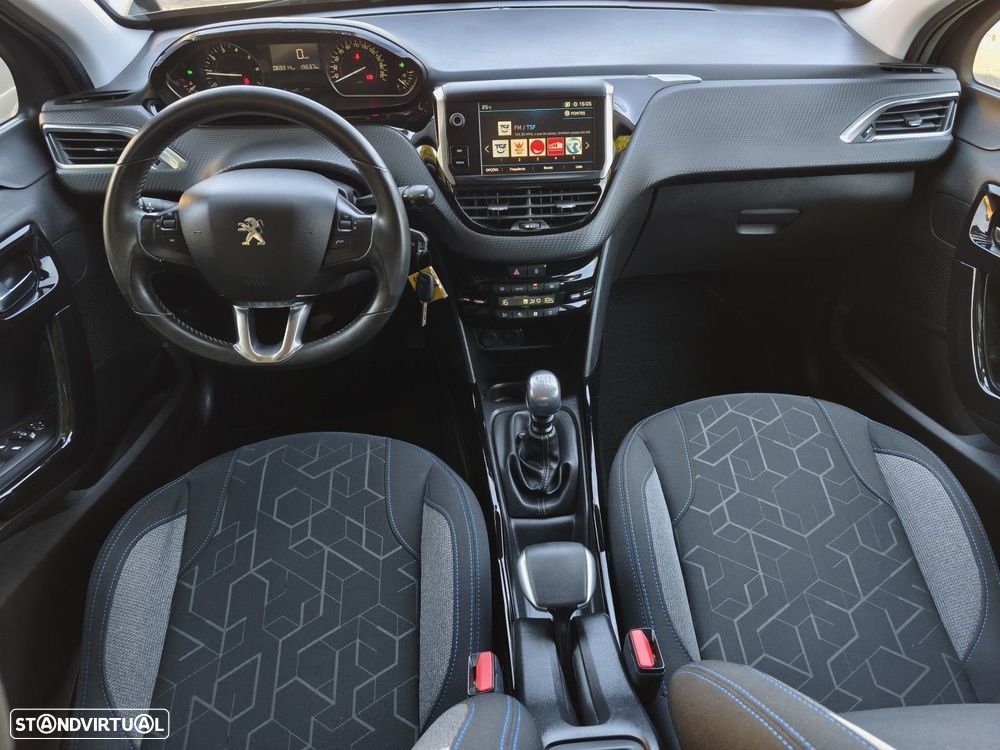 Peugeot 2008 1.2 PureTech Signature - 4