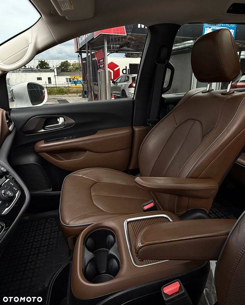 Chrysler Pacifica - 11
