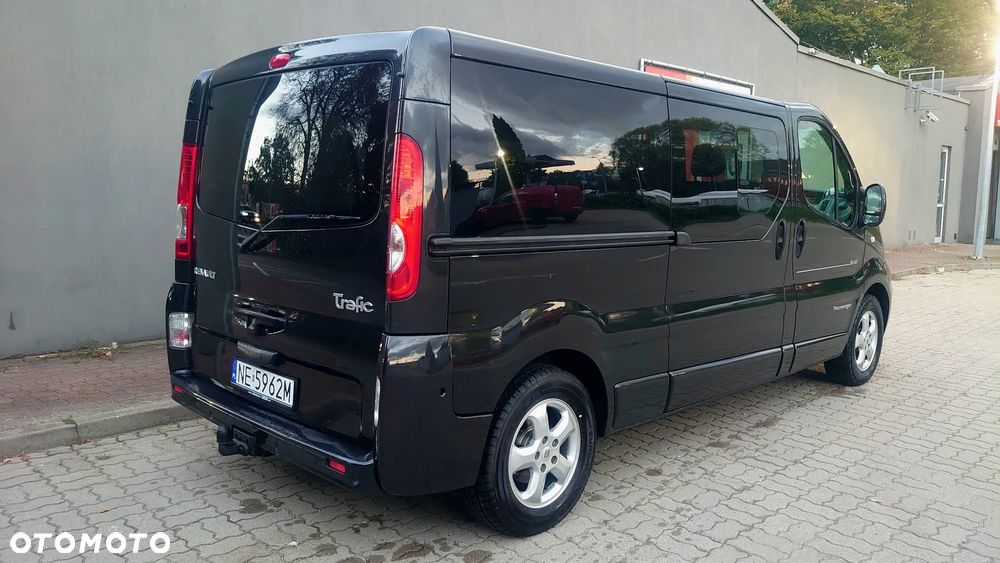Renault Trafic Grand Passenger Black Edition - 21