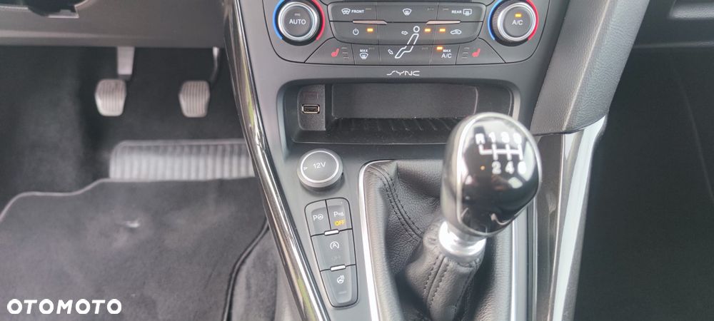 Ford Focus 1.5 EcoBoost Titanium ASS - 12