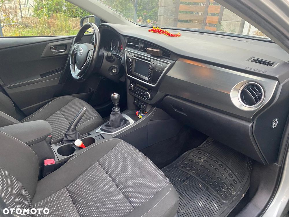 Toyota Auris 1.4 D-4D Premium - 3