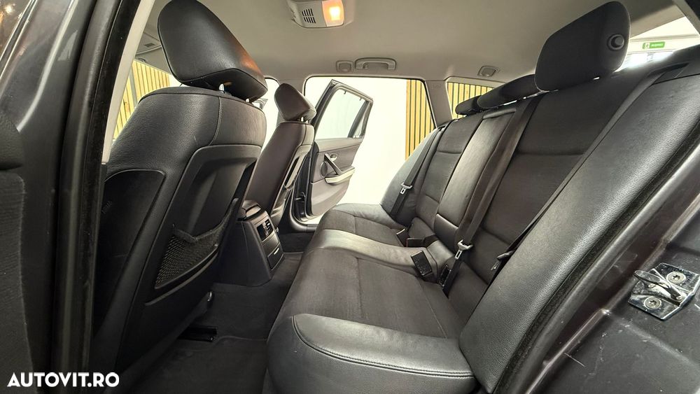 BMW Seria 3 318i Edition Sport - 16