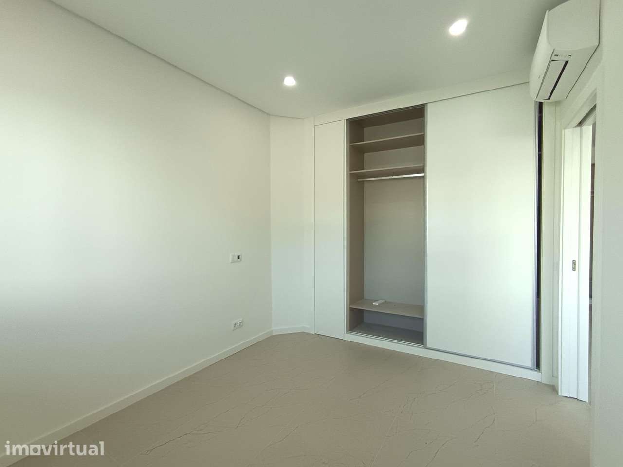 Apartamento T1 com Terraço em Quarteira |  2 km do Mar - Grande imagem: 3/12