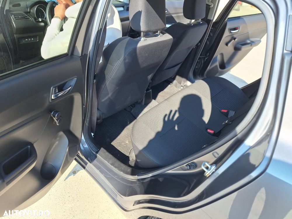 Suzuki Swift 1.2 Dualjet 12V CVT MHEV Passion - 8