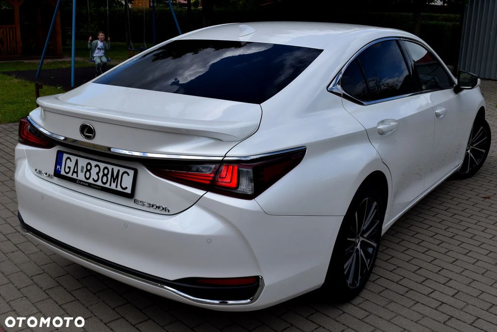 Lexus ES 300h Prestige - 3
