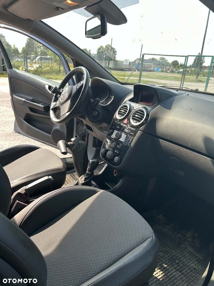 Opel Corsa 1.4 16V Cosmo - 7