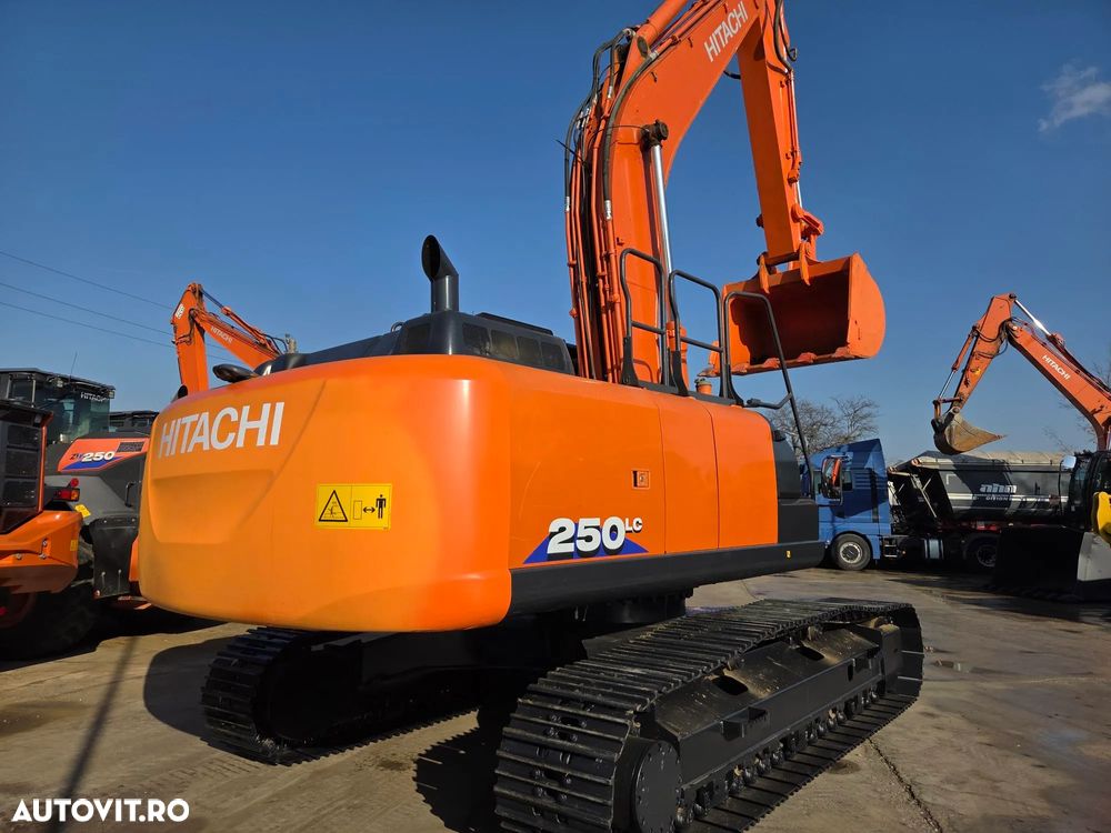 Hitachi ZX250LC-6, 2020, 4.294h, 28t, cupa NOUA 1,55mc, lant 95% bun doar 136h mars, Consum mediu 11l/h, 3 pompe hidr HITACHI, produs in JAPOANIA, inst picon pe brate, camera spate si laterale, Ad sapare 7,5m, posibil leasing, CA NOU-PROMOTIE 106.900 Eur - 12