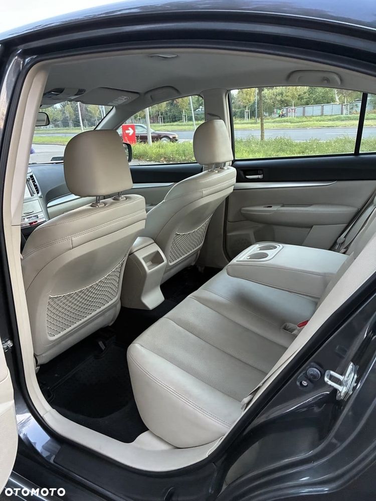 Subaru Legacy - 14