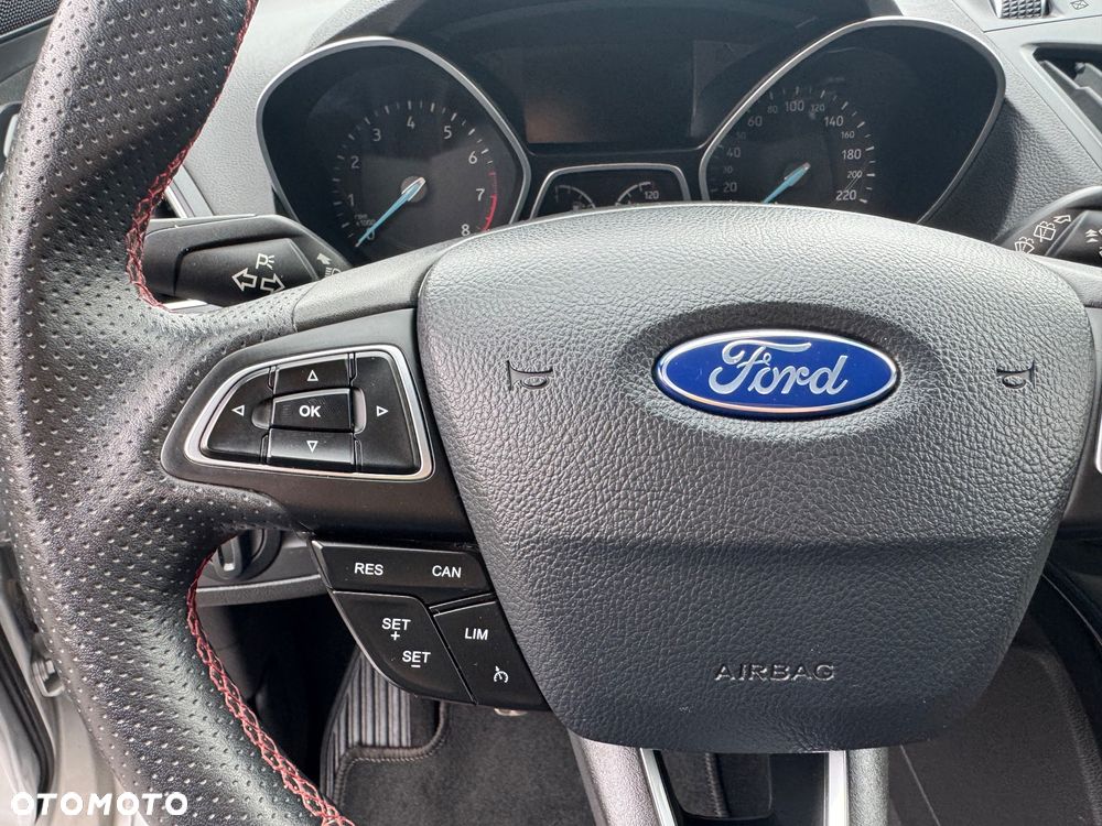 Ford Kuga 1.5 EcoBoost 2x4 ST-Line - 23
