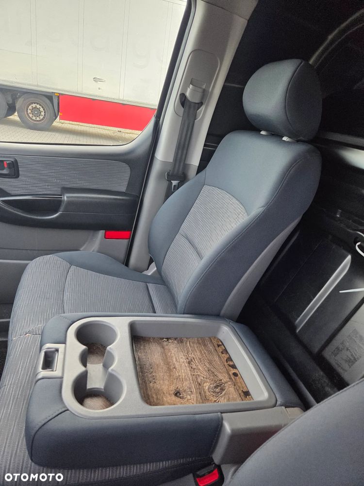 Hyundai H-1 Starex - 13