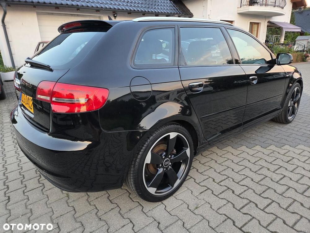 Audi A3 Sportback 1.6 TDI DPF S tronic S line Sportpaket - 4