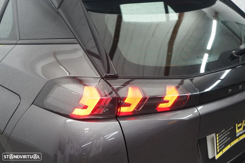 Peugeot 2008 1.2 PureTech Allure - 13