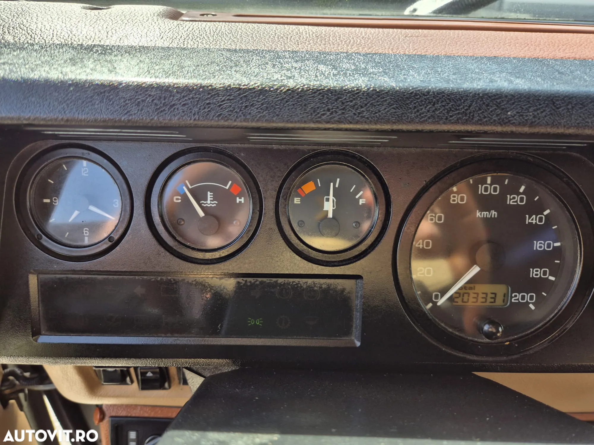 Land Rover Defender 90 County SW - 17