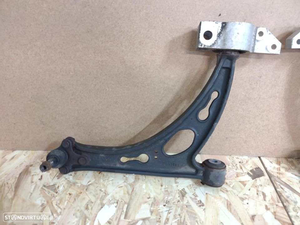 Triangulo de suspensão Braço Audi A3 8P VW Golf V - 2