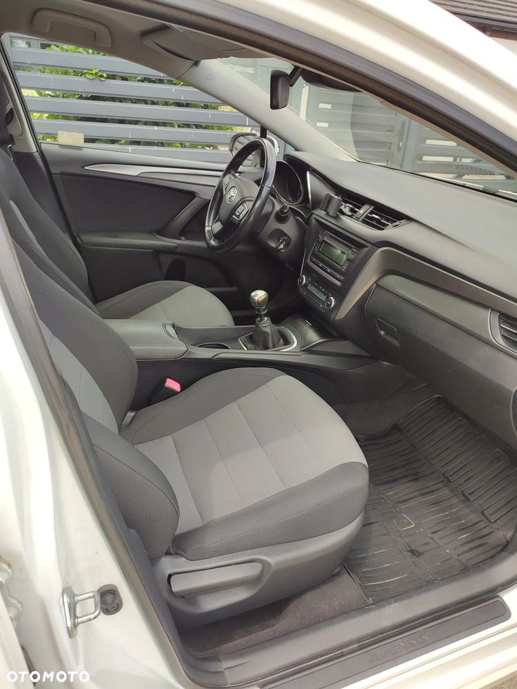 Toyota Avensis 1.6 Active - 6