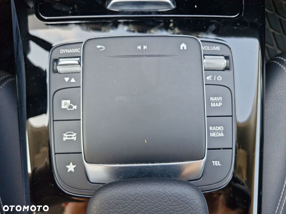 Mercedes-Benz CLA 180 Progressive 7G-DCT - 21