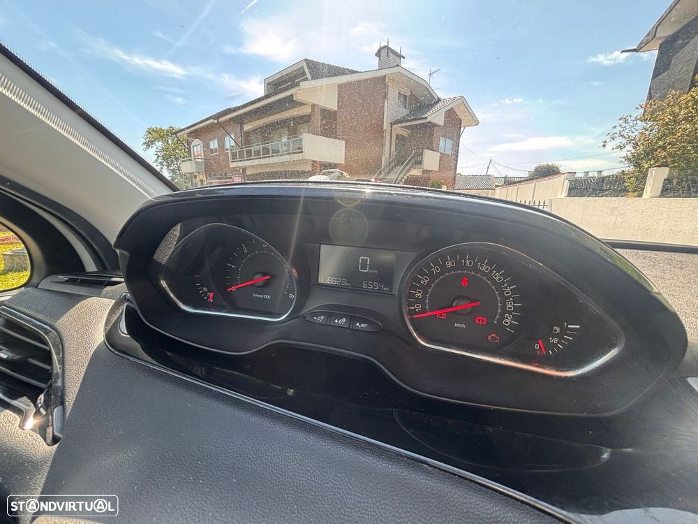 Peugeot 208 1.4 HDi Allure - 14