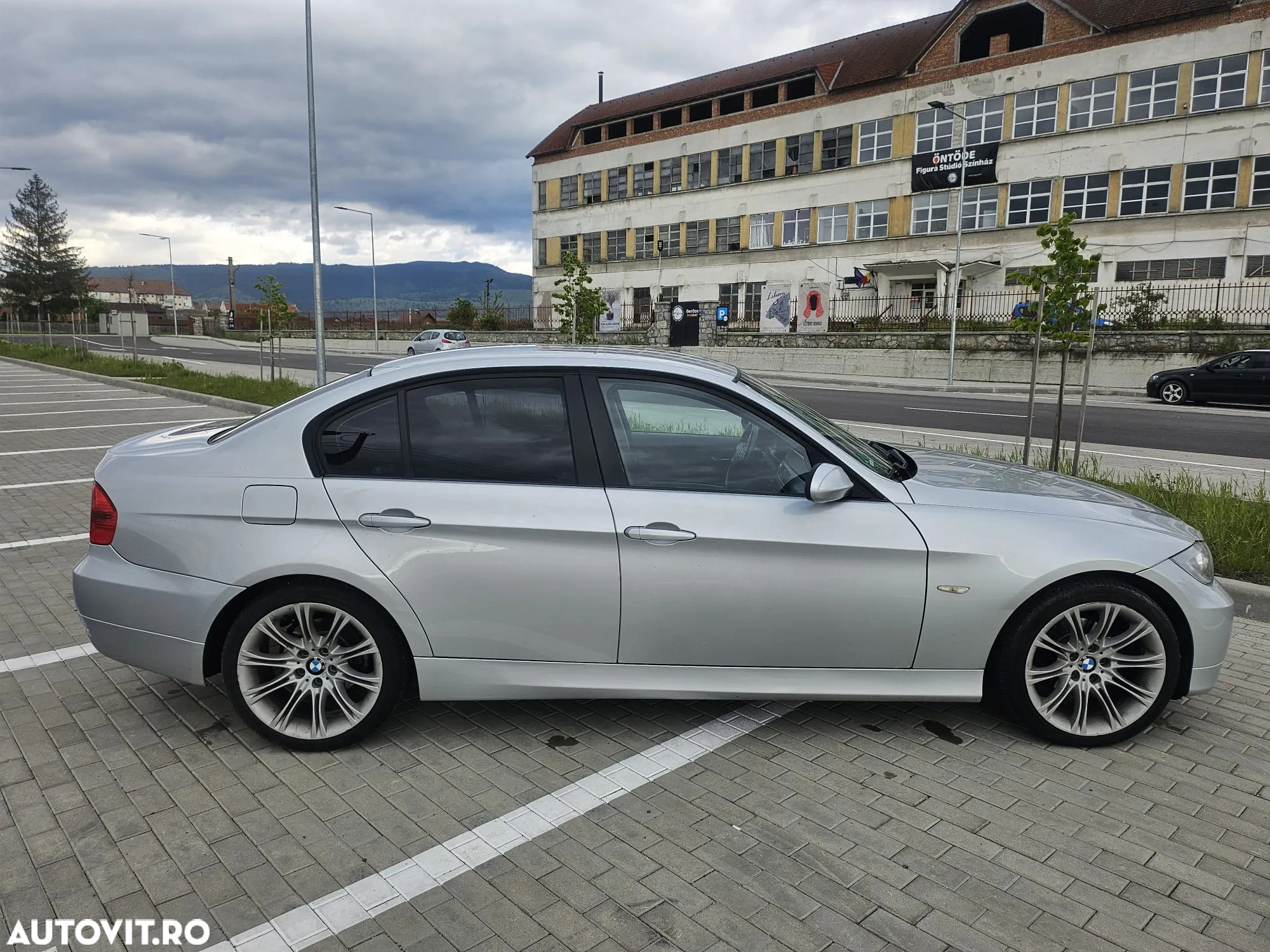 BMW Seria 3 318d - 6