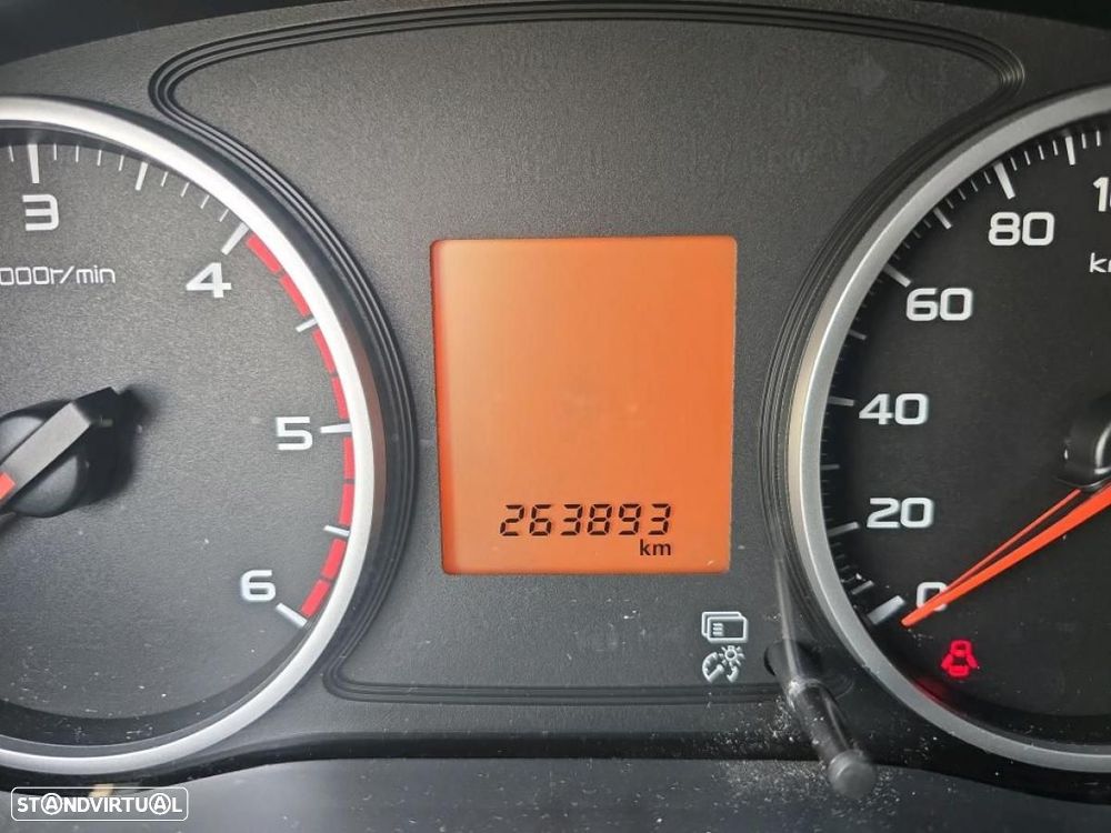 Mitsubishi L200 2.4 DI-D Club Invite 4WD c/IVA - 8