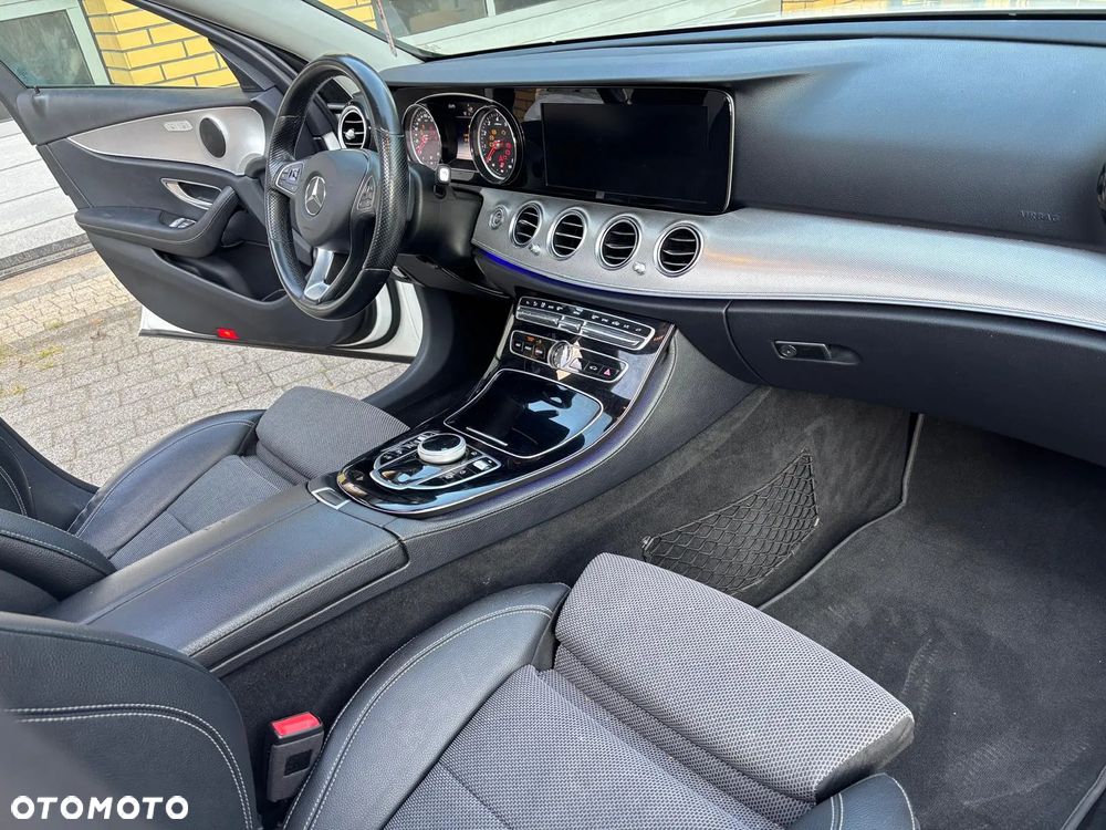 Mercedes-Benz Klasa E 250 9G-TRONIC - 26