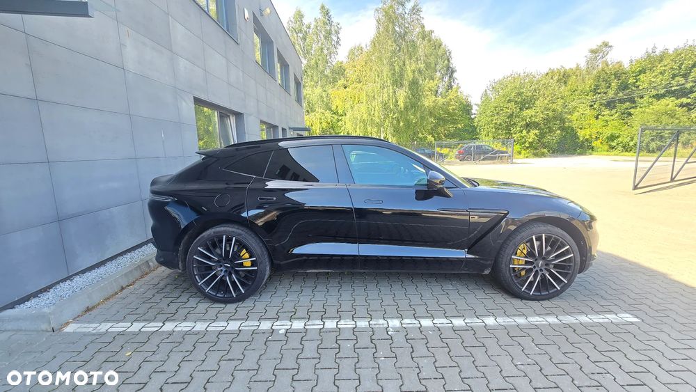 Aston Martin DBX - 26