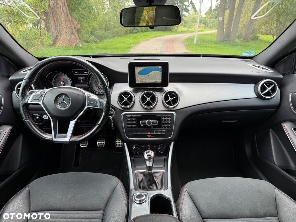 Mercedes-Benz GLA - 14