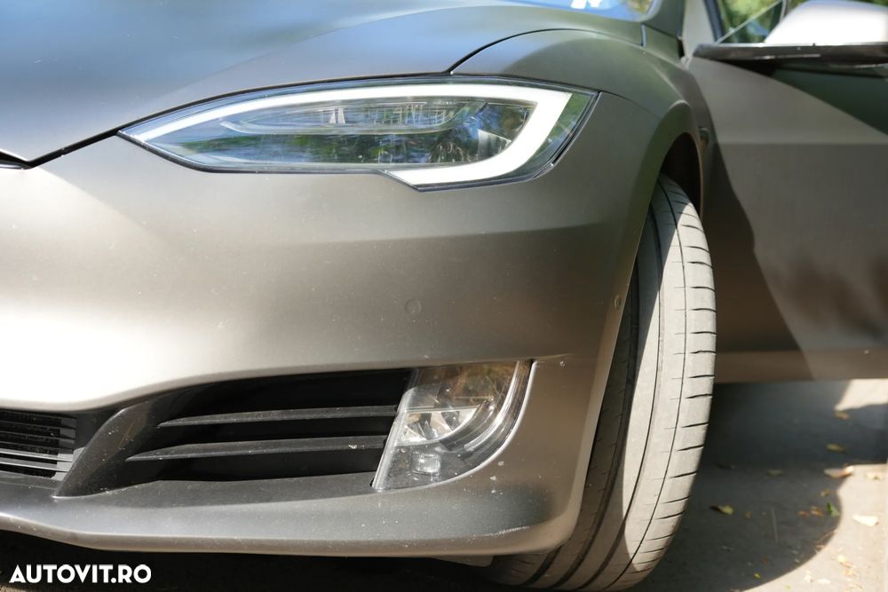 Tesla Model S - 10