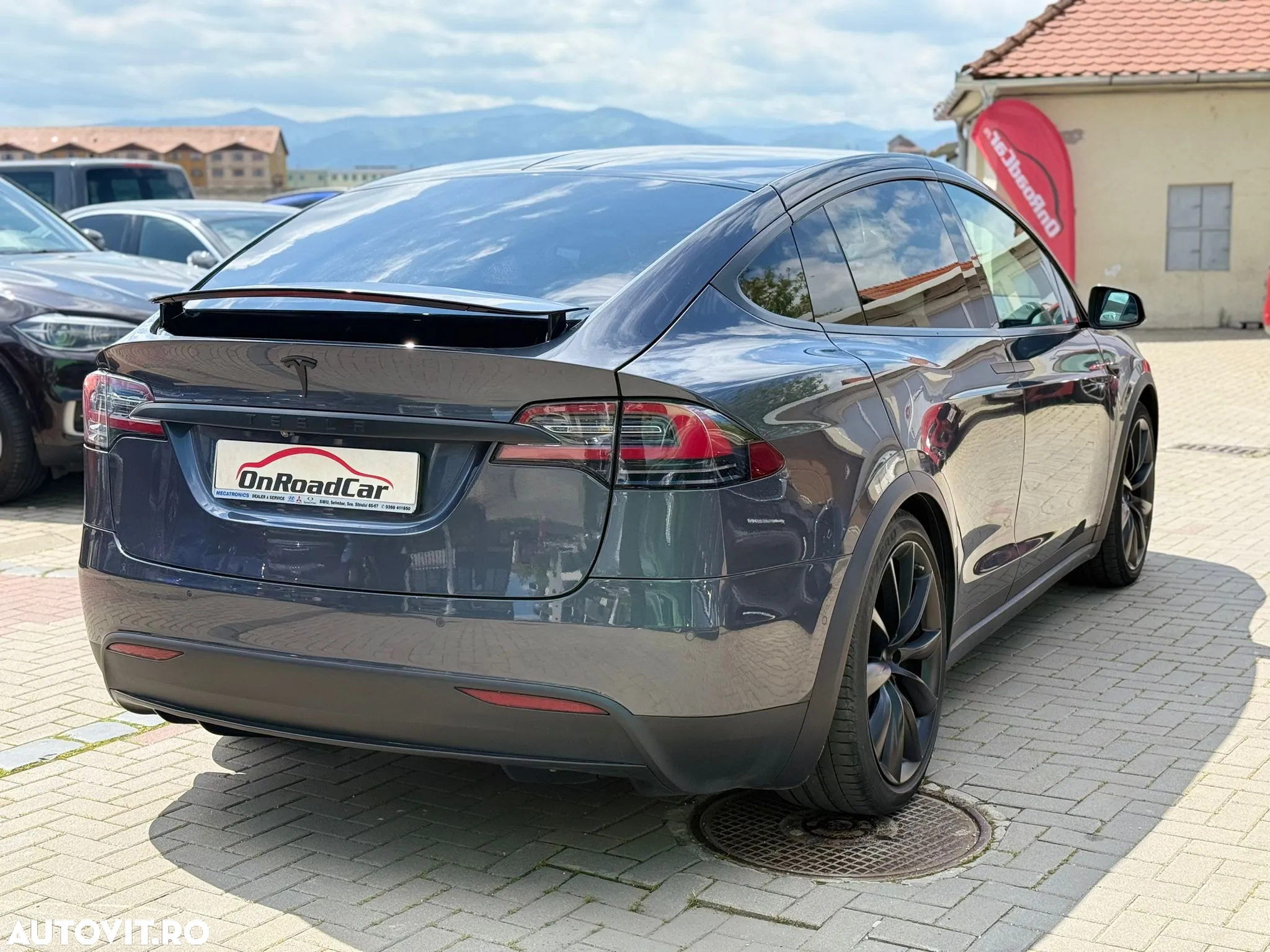 Tesla Model X - 17