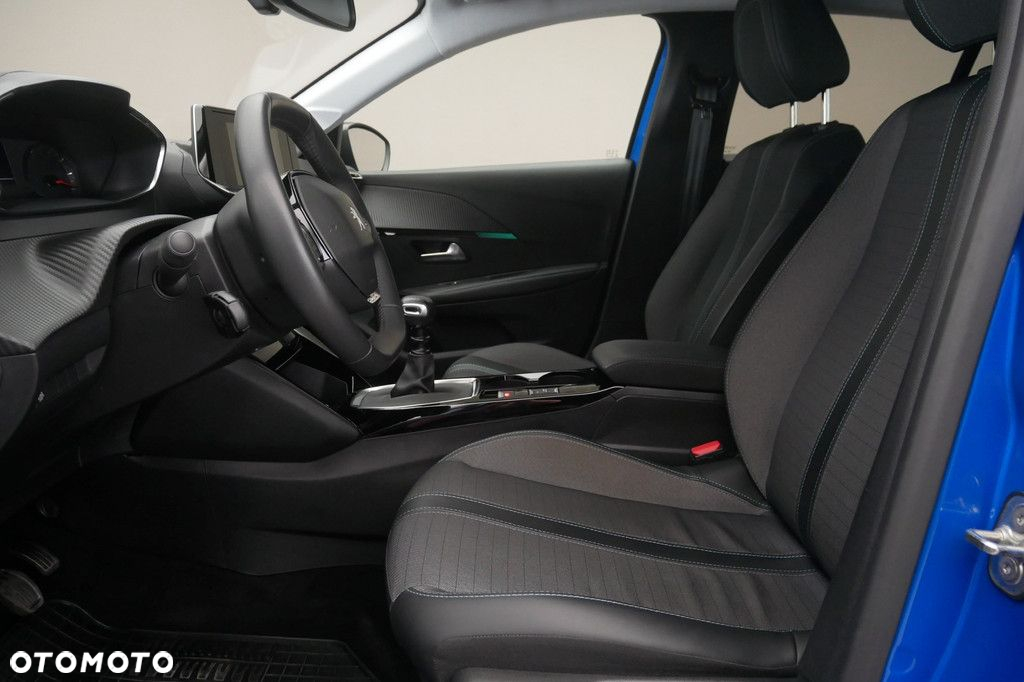 Peugeot 208 - 12