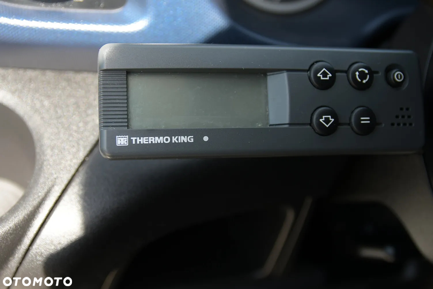 Iveco DAILY 35-180 HiMATIC Mroźnia +25/-25 * 7 PALET * THERMO KING V300 MAX * Salon PL - 26