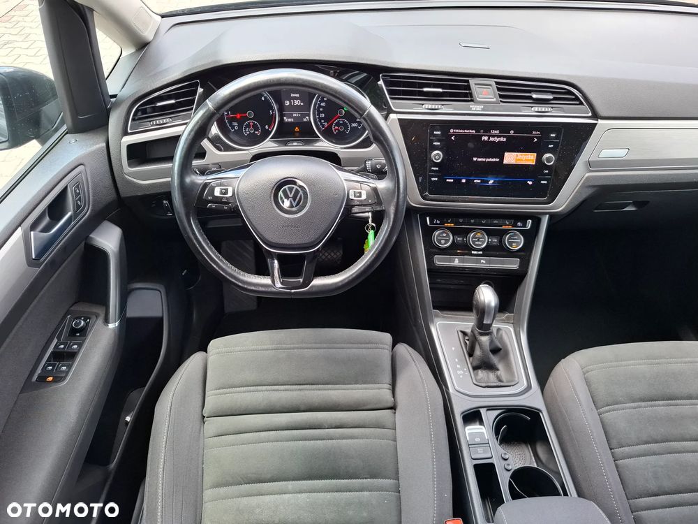 Volkswagen Touran - 11