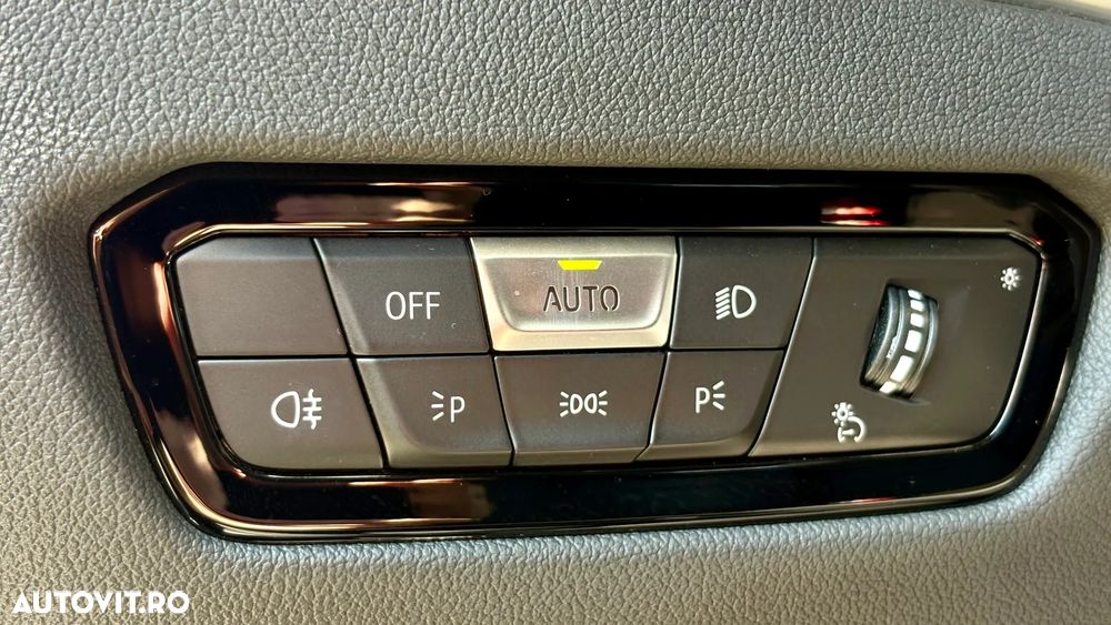 BMW Seria 3 318i Aut. M Sport - 33