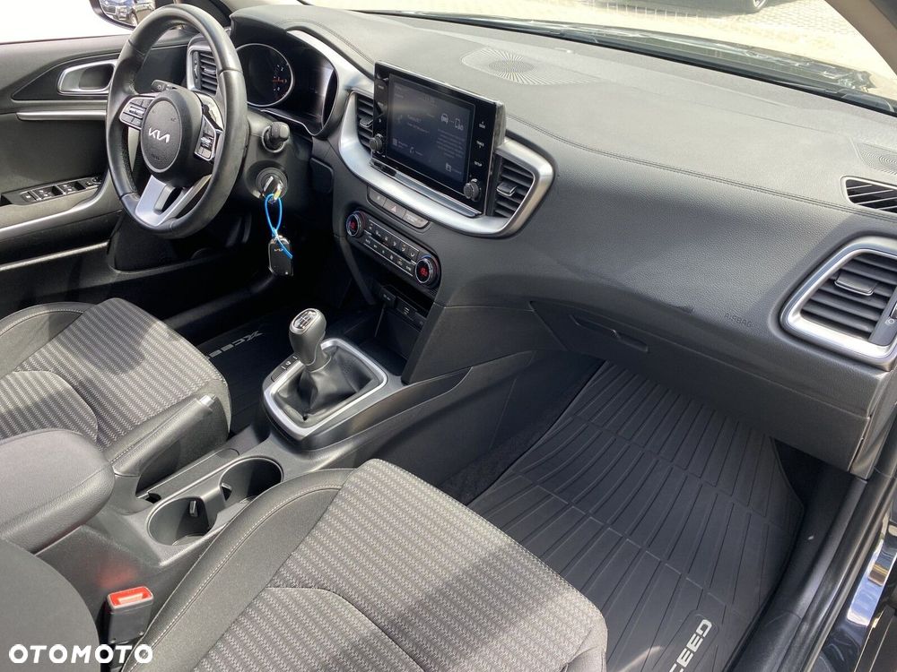 Kia XCeed - 16